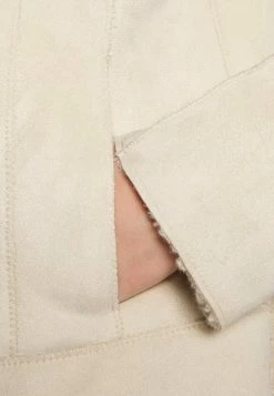 Patrizia Pepe GIUBBOTTO JACKET - Faux Leather Jacket - Buttery White 7 Patrizia Pepe GIUBBOTTO JACKET - Faux Leather Jacket - Buttery White -Patrizia Pepe Shop 0d2763dcbe604b088e95d310b5ef6be7