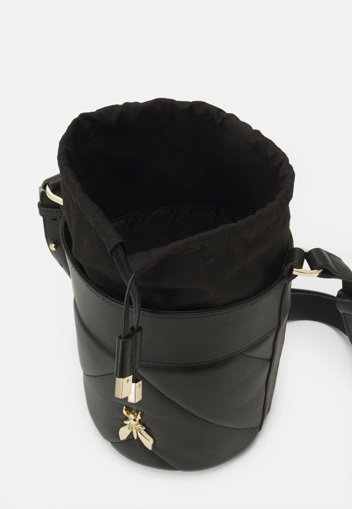 FLY PADDED BUCKET - Handbag - nero Patrizia Pepe FLY PADDED BUCKET - Handbag - Nero -Patrizia Pepe Shop 19ee12eb2c4e454daec12478eea6db73