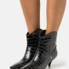 Patrizia Pepe Cowboy/biker Ankle Boot - Nero -Patrizia Pepe Shop 1aa92e5a82bc4595ba12bd073d58b3b1
