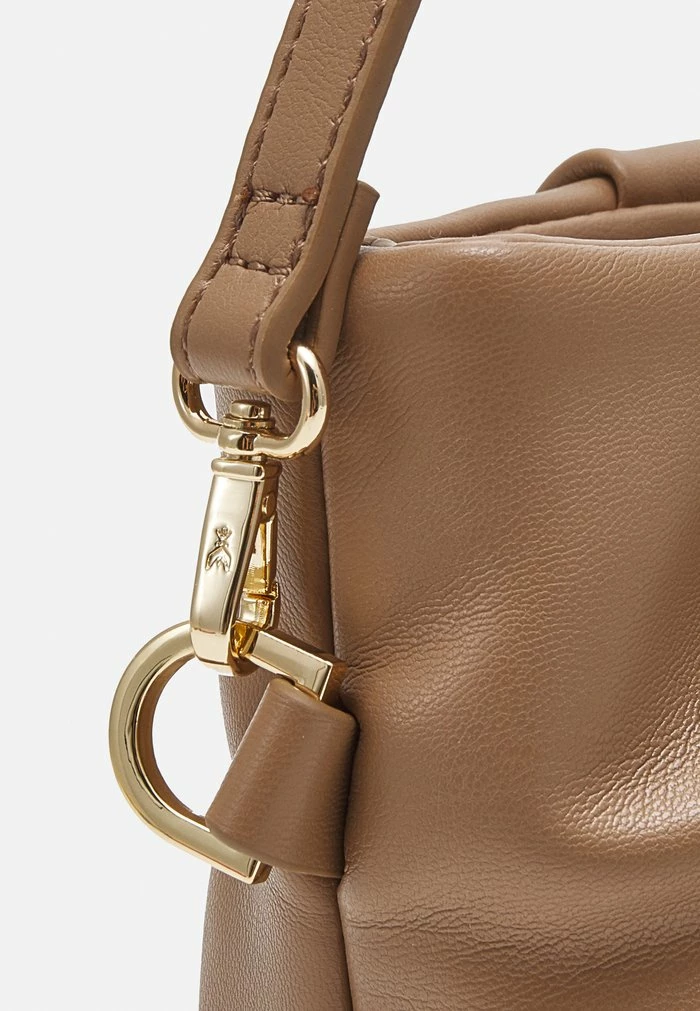 BORSA BAG SOFT - Across body bag - ocean sand Patrizia Pepe BORSA BAG SOFT - Across Body Bag - Ocean Sand -Patrizia Pepe Shop 224bacff983c41d4baf7570b0c77d24b