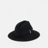 Patrizia Pepe WINTER HATS CAPPELLI - Hat - Nero -Patrizia Pepe Shop 2acf0147c4434882bcdd7b89e80d06f2