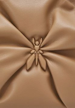 Patrizia Pepe BORSA BAG SOFT - Across Body Bag - Ocean Sand 7 Patrizia Pepe BORSA BAG SOFT - Across Body Bag - Ocean Sand -Patrizia Pepe Shop 36dc2e64963943458b17c3ddcdf163be