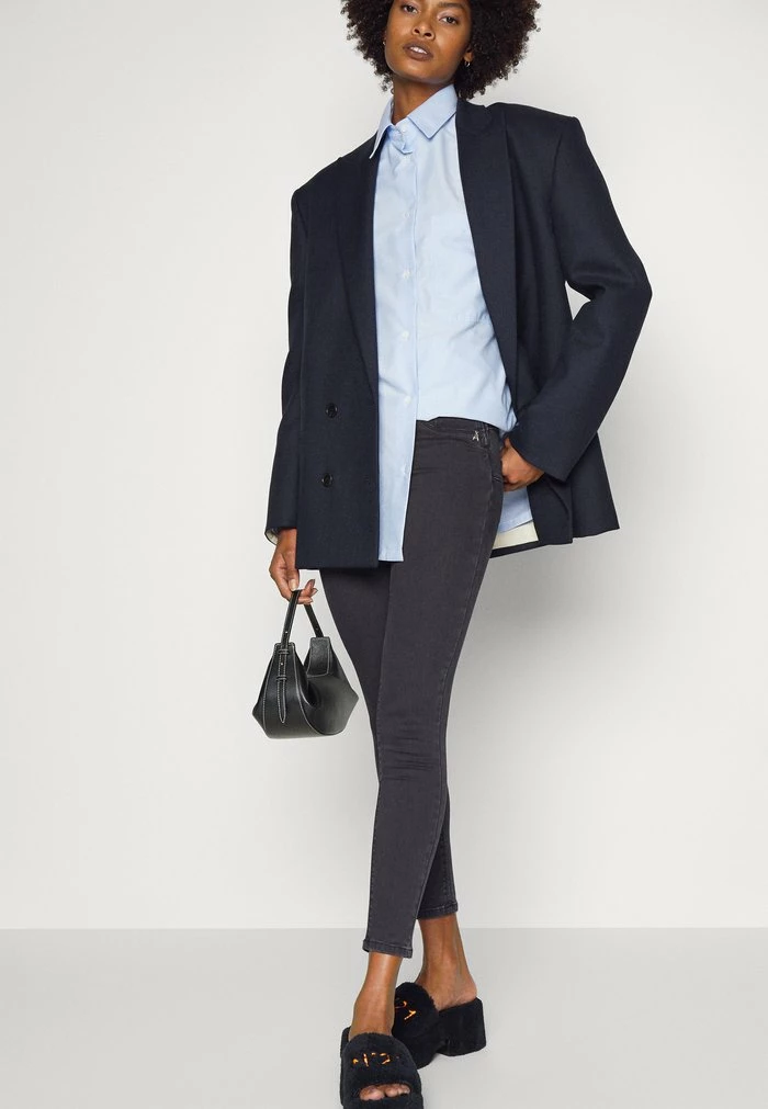 PANTALONI TROUSERS - Jeans Skinny Fit - deep black wash Patrizia Pepe PANTALONI TROUSERS - Jeans Skinny Fit - Deep Black Wash -Patrizia Pepe Shop 3f9eaae7ef844131bc04e28a4129f5d5