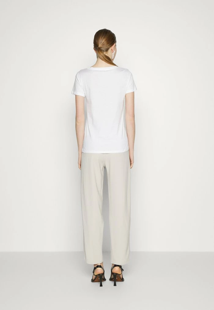 MAGLIA - Basic T-shirt - bianco ottico Patrizia Pepe MAGLIA - Basic T-shirt - Bianco Ottico -Patrizia Pepe Shop 508fe777770c42aea2c6f07411cd3dac