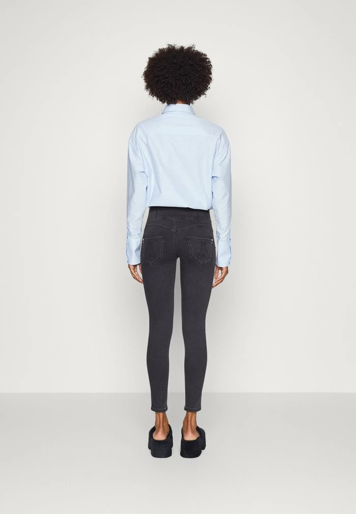 PANTALONI TROUSERS - Jeans Skinny Fit - deep black wash Patrizia Pepe PANTALONI TROUSERS - Jeans Skinny Fit - Deep Black Wash -Patrizia Pepe Shop 5baf23c5e22c45e59e7e0789d77e746d