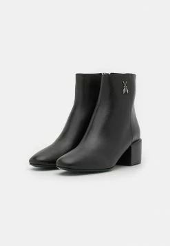 Patrizia Pepe Classic Ankle Boots - Nero -Patrizia Pepe Shop 6447e7131655450787f99c7e41814469