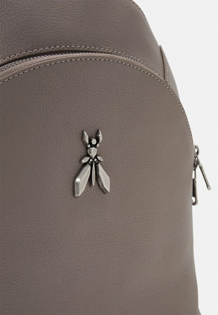 FLY BACKPACK - Rucksack - dark tatami Patrizia Pepe FLY BACKPACK - Rucksack - Dark Tatami -Patrizia Pepe Shop 68bff531d6c14611847d2613dbb609d8