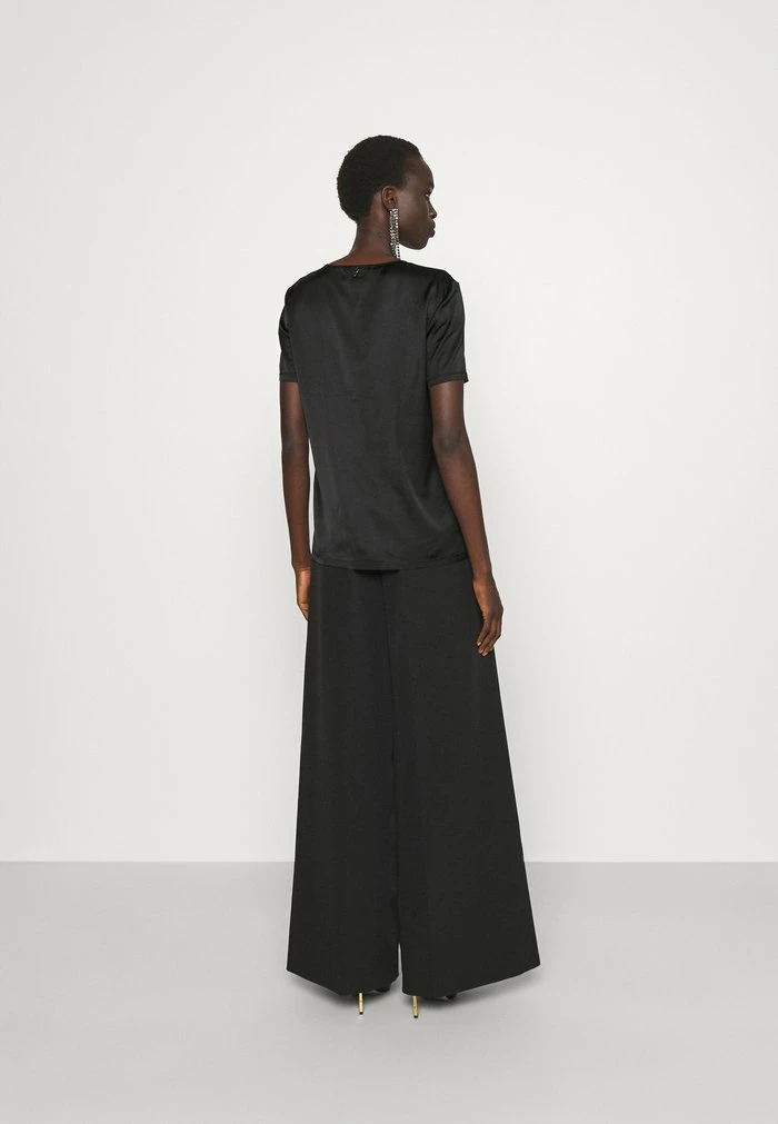 CAMICIA BLOUSE - Basic T-shirt - nero Patrizia Pepe CAMICIA BLOUSE - Basic T-shirt - Nero -Patrizia Pepe Shop 6c9956e0b05544ab8c7b73c8c65ba929