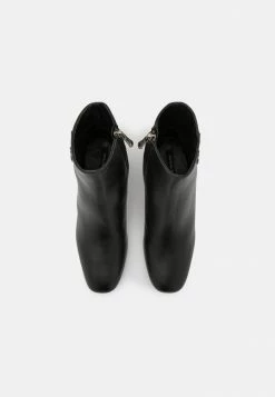 Patrizia Pepe Classic Ankle Boots - Nero -Patrizia Pepe Shop 726a99cf69304a57b0aa13a4f4bf6a61