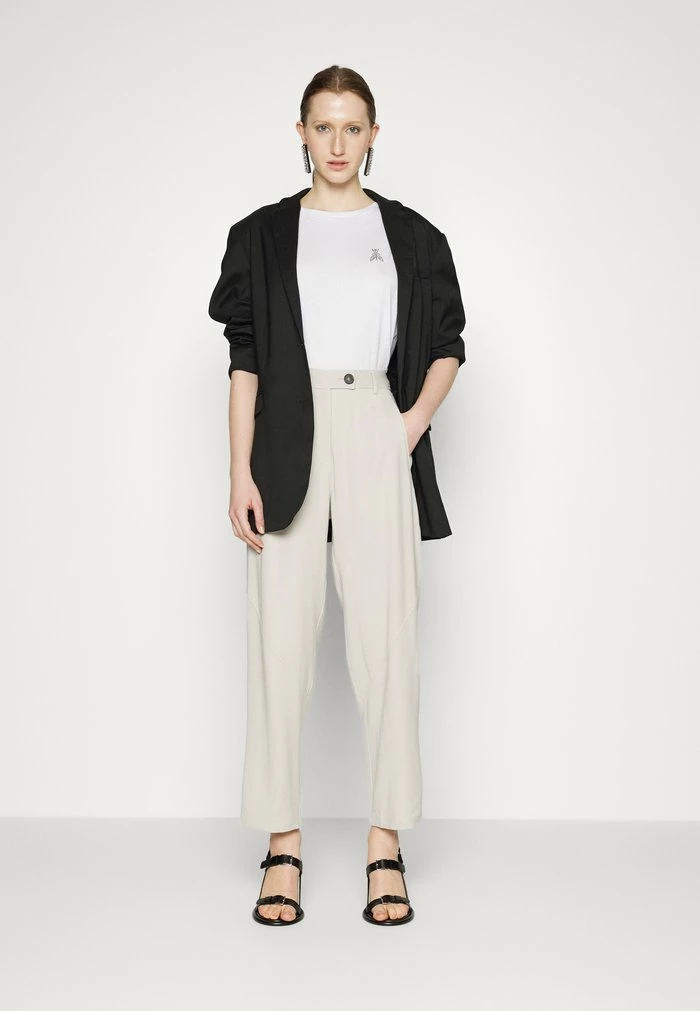 MAGLIA - Basic T-shirt - bianco ottico Patrizia Pepe MAGLIA - Basic T-shirt - Bianco Ottico -Patrizia Pepe Shop 78e4133d714a42098a5d038ce8fb1527