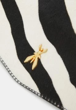 Patrizia Pepe FLY BAMBY ZEMBRA - Handbag - Black/white 7 Patrizia Pepe FLY BAMBY ZEMBRA - Handbag - Black/white -Patrizia Pepe Shop 8b2ebbbacbc84597b4ec056cd5b5a3c1