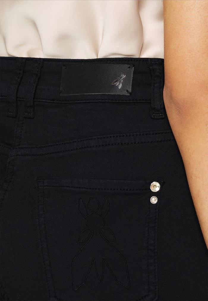 PANTALONI TROUSERS - Bootcut jeans - nero Patrizia Pepe PANTALONI TROUSERS - Bootcut Jeans - Nero -Patrizia Pepe Shop 8b5a74e41db24c61bfe6f9364d094da4