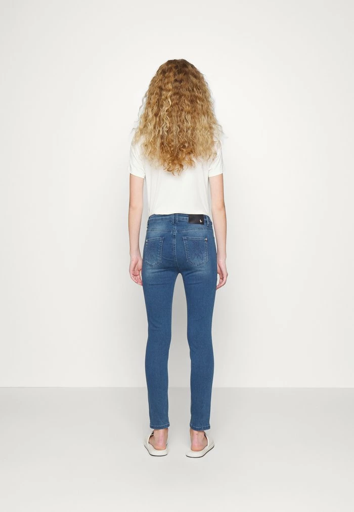 PANTALONI TROUSERS - Jeans Skinny Fit - washed blue Patrizia Pepe PANTALONI TROUSERS - Jeans Skinny Fit - Washed Blue -Patrizia Pepe Shop 910528095ab741418589cc51c26e2573