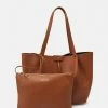 Patrizia Pepe BORSA SET - Handbag - Cognac -Patrizia Pepe Shop 96e005a7e6f94ea3886a907ac736a393