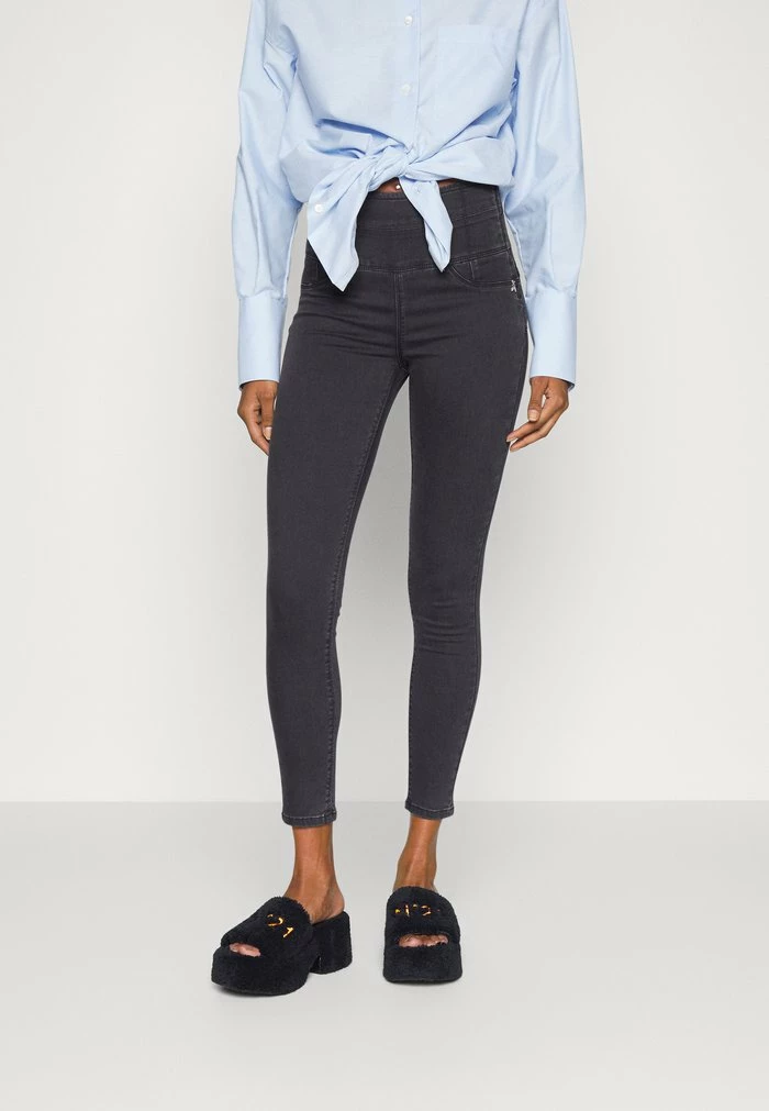 PANTALONI TROUSERS - Jeans Skinny Fit - deep black wash Patrizia Pepe PANTALONI TROUSERS - Jeans Skinny Fit - Deep Black Wash -Patrizia Pepe Shop 97bf13e692a541e38ad69d40ec9192cd