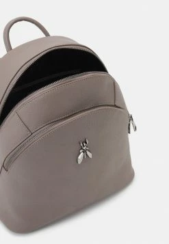 Patrizia Pepe FLY BACKPACK - Rucksack - Dark Tatami 4 Patrizia Pepe FLY BACKPACK - Rucksack - Dark Tatami -Patrizia Pepe Shop 9985c35e2d274c58943f6df57d8f3e0c