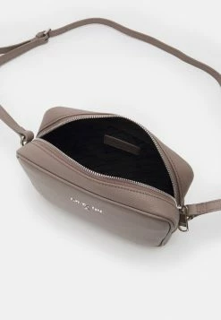 Patrizia Pepe CAMERA CASE - Across Body Bag - Dark Tatami -Patrizia Pepe Shop 9ef092c18925453fb570fd85de96306a