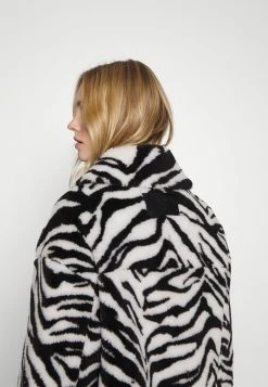 Patrizia Pepe JACKET - Winter Coat - Black/white -Patrizia Pepe Shop a9c1f9247c4348f1a8e974f24e1e00d0