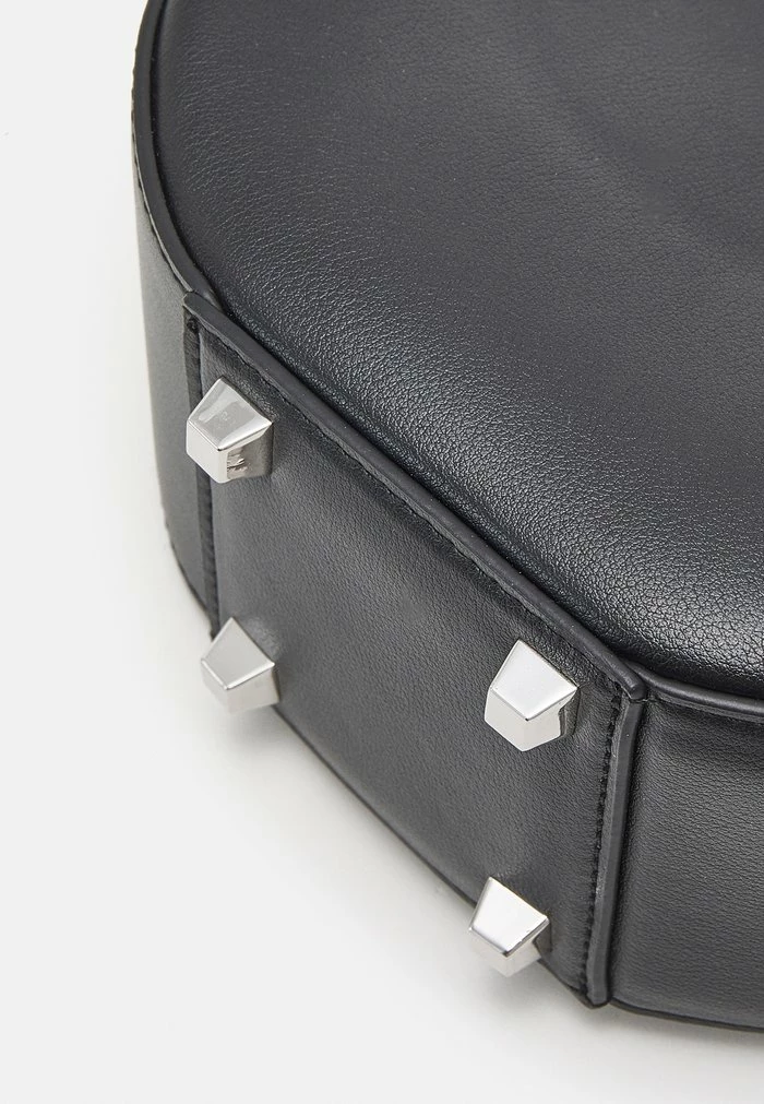 BANGLE BAG HOBO - Handbag - nero Patrizia Pepe BANGLE BAG HOBO - Handbag - Nero -Patrizia Pepe Shop aacbbd64ce654a2e8b4bbd8613809aee