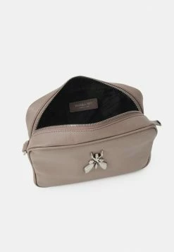 Patrizia Pepe FLYCAMERA CASE - Across Body Bag - Dark Tatami -Patrizia Pepe Shop b265c131abcc4e2c8955898bf789f8c2