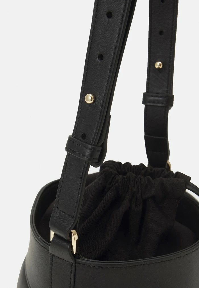 FLY PADDED BUCKET - Handbag - nero Patrizia Pepe FLY PADDED BUCKET - Handbag - Nero -Patrizia Pepe Shop b29cda81883444ac9f581a2e166d5cb5