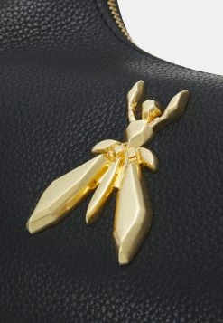 Patrizia Pepe FLY HOBO - Handbag - Nero 6 Patrizia Pepe FLY HOBO - Handbag - Nero -Patrizia Pepe Shop b903a0d15ff94acf8f0603787c9b4daf