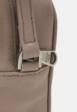 Patrizia Pepe FLYCAMERA CASE - Across Body Bag - Dark Tatami -Patrizia Pepe Shop c4c690914564451c8bef607204af1306