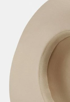 Patrizia Pepe WINTER HATS CAPPELLI - Hat - Ocean Sand -Patrizia Pepe Shop dd6995e402c0467d85dcc746c5121ce2