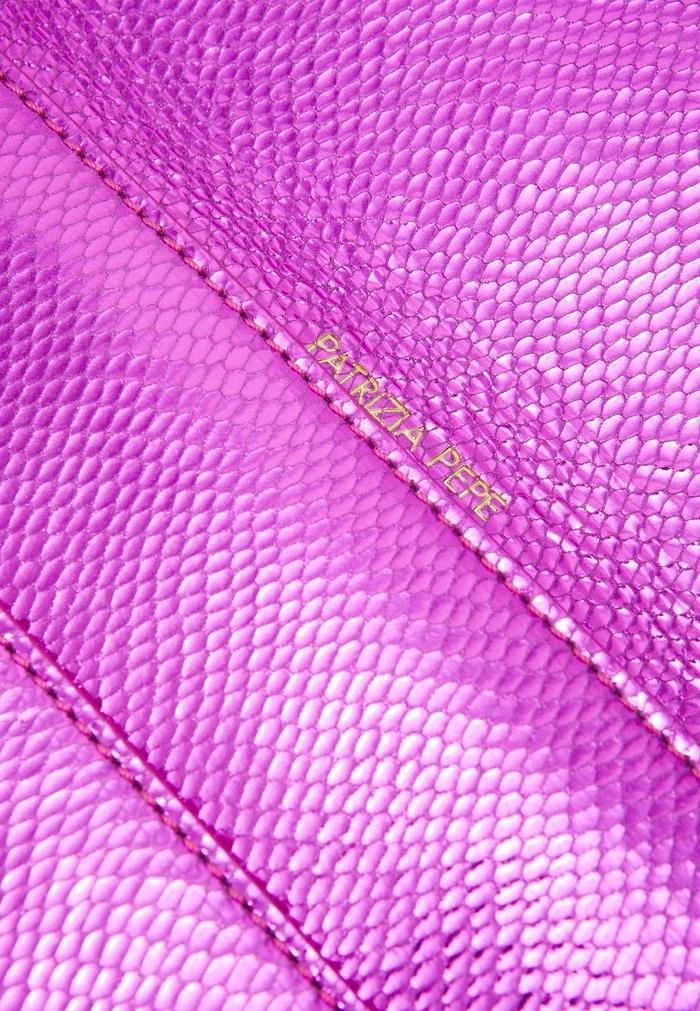 FLY CLUTCH LIZERD - Clutch - hypnotical purple Patrizia Pepe FLY CLUTCH LIZERD - Clutch - Hypnotical Purple -Patrizia Pepe Shop dfc1088c63154e70b310635f8b3a5692