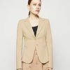 Patrizia Pepe GIACCA - Blazer - Triking Beige 2 Patrizia Pepe GIACCA - Blazer - Triking Beige -Patrizia Pepe Shop e3a96d6d53854ee2a1f6e7bdca17dc89
