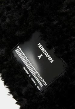 Patrizia Pepe CAMERA CASE - Across Body Bag - Nero -Patrizia Pepe Shop e459393c74794d26aba23e0726836112