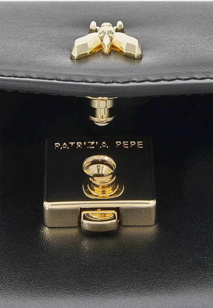 BORSA BAG - Handbag - nero Patrizia Pepe BORSA BAG - Handbag - Nero -Patrizia Pepe Shop ee33b4538a464594be29fc38f64e78bb