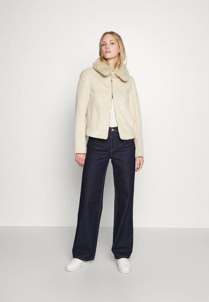 GIUBBOTTO JACKET - Faux leather jacket - buttery white Patrizia Pepe GIUBBOTTO JACKET - Faux Leather Jacket - Buttery White -Patrizia Pepe Shop ef9f41a841d443618ac2c580b815eb0f