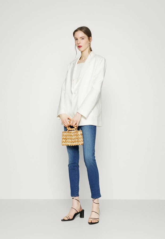 GIACCA - Short coat - sand white Patrizia Pepe GIACCA - Short Coat - Sand White -Patrizia Pepe Shop f8b719c1824b421286edecbe97c5e30f