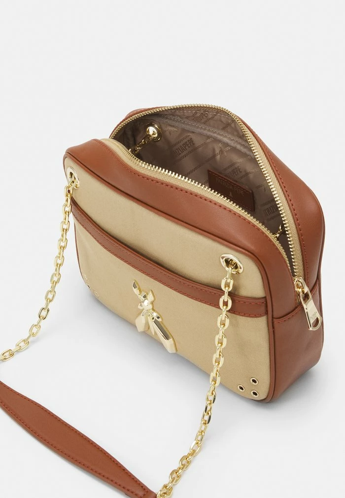 FLY CAMERA CASE - Across body bag - deep ocean sand Patrizia Pepe FLY CAMERA CASE - Across Body Bag - Deep Ocean Sand -Patrizia Pepe Shop fd9d8f1531704e0387390656449a5f6d